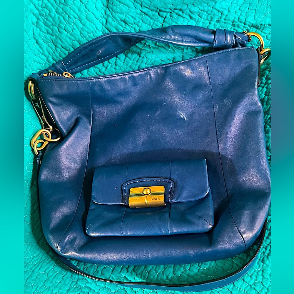 Beautiful vintage Coach royal blue leather bag.  Shoulder strap and handle